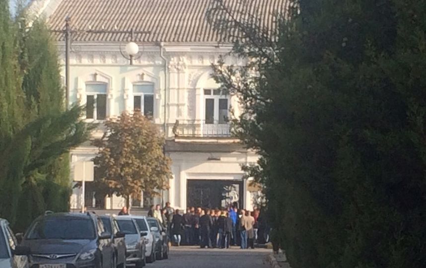 В Керчи люди пришли сдавать кровь. Фото https://vk.com/overhearkerch