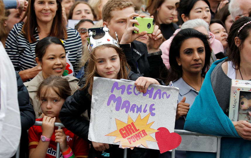 Принца встречала толпа людей в Мельбурне. Фото Getty