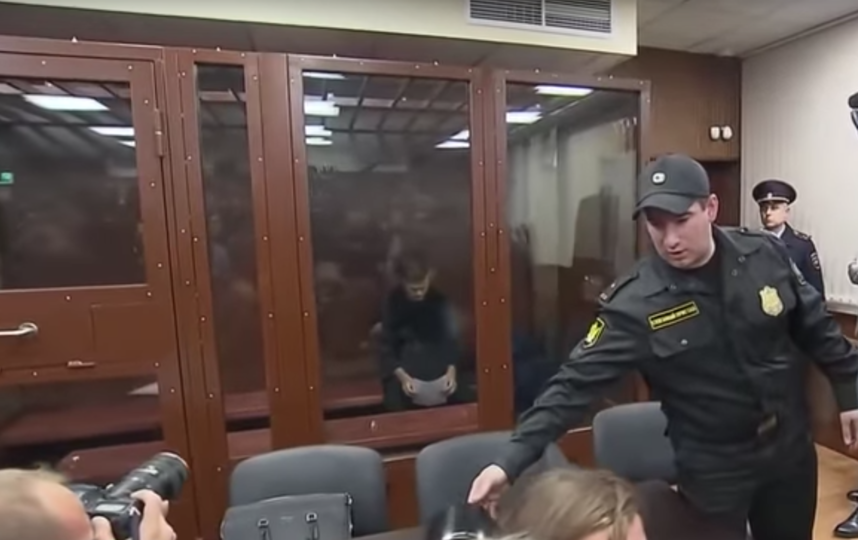 Александр Кокорин в зале суда. Фото Скриншот Youtube