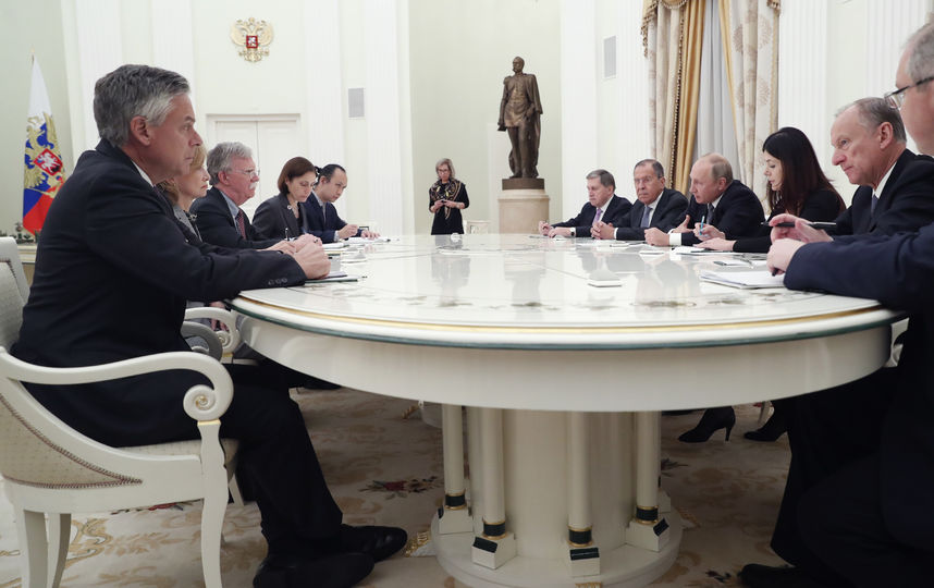 В Москве прошла встреча президента РФ Владимира Путина и Джона Болтона, советника президента США Дональда Трампа. Фото AFP