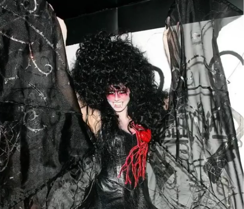 Супер-модель Хайди Клум сделала подборку своих образов к Хэллоуину в разные годы. Фото скриншот www.instagram.com/heidiklum/