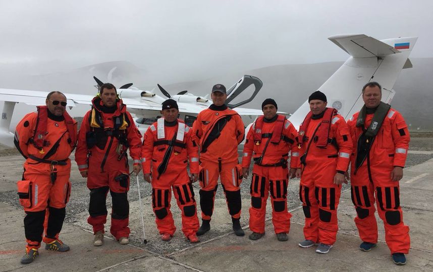 Участники экспедиции летели над Арктикой на малой высоте. Фото Олег Атьков, Предоставлено организаторами