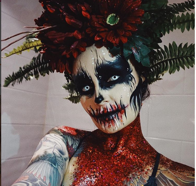 Страшно и откровенно: Instagram завоевали образы к Halloween. Фото скриншот www.instagram.com/ida_elina/