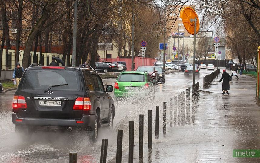 ЦОДД просит москвичей отказаться от поездок на личном транспорте из-за снега. Фото Василий Кузьмичёнок