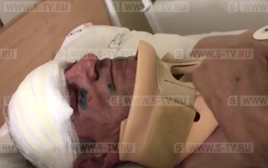 Водитель грузовика Iveco попал в больницу с переломом шеи и ранениями. Фото скриншот видео 5tv.ru