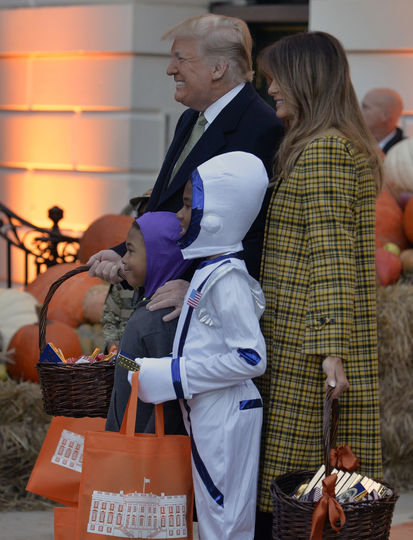 Дональд и Мелания Трамп в Белом доме в Хэллоуин. Фото Getty