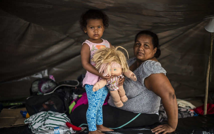 Целый караван мигрантов движется на границу с США. Фото AFP