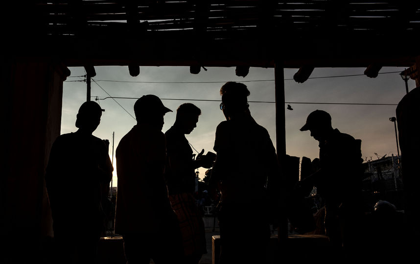 Целый караван мигрантов движется на границу с США. Фото AFP