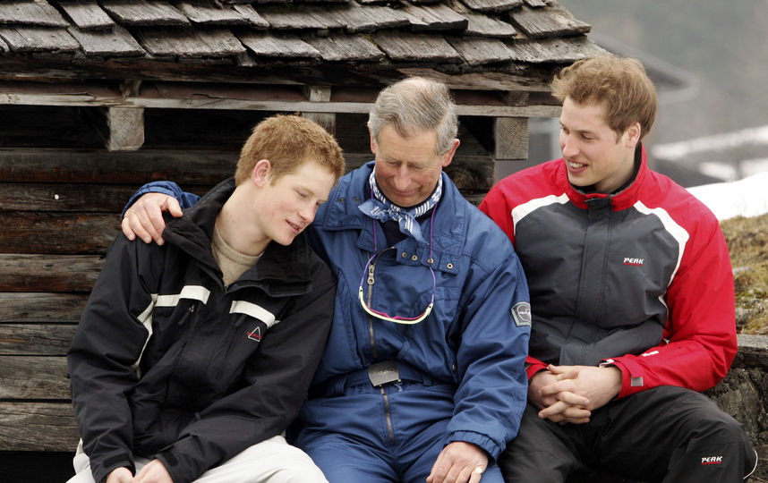 Принц Чарльз с сыновьями принцем Гарри и принцем Уильямом. Фото Getty