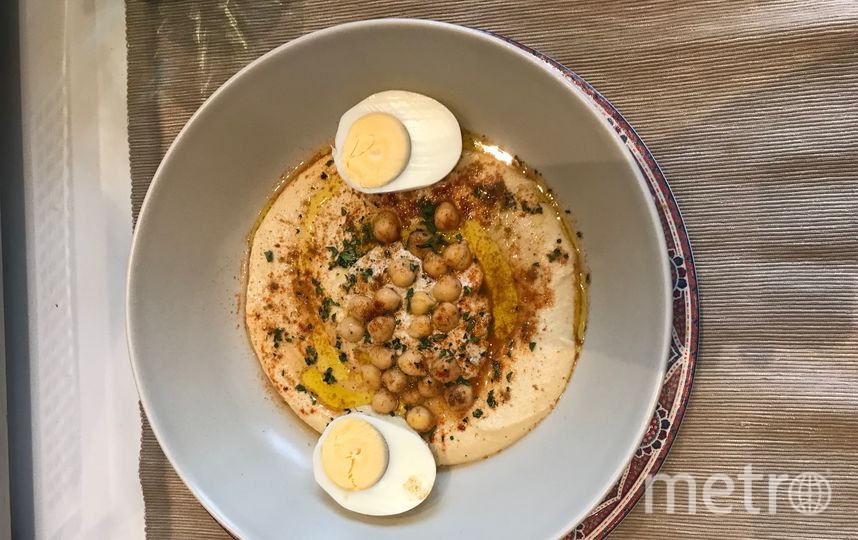 Хумус с питой и яйцом. Фото Индира Шестакова, "Metro"