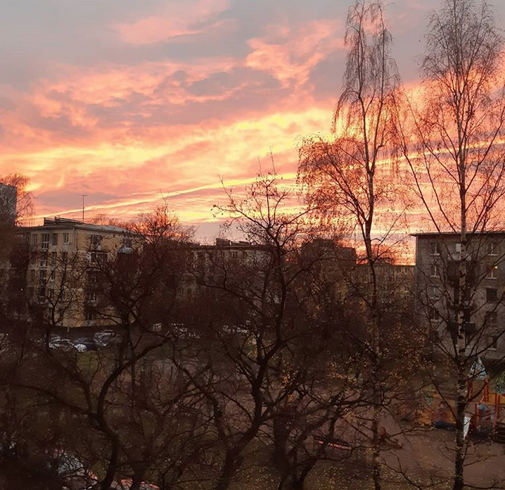 Опять кроваво-красное небо: петербуржцы "поймали" красивый закат. Фото скриншот www.instagram.com/anna_doinyak/