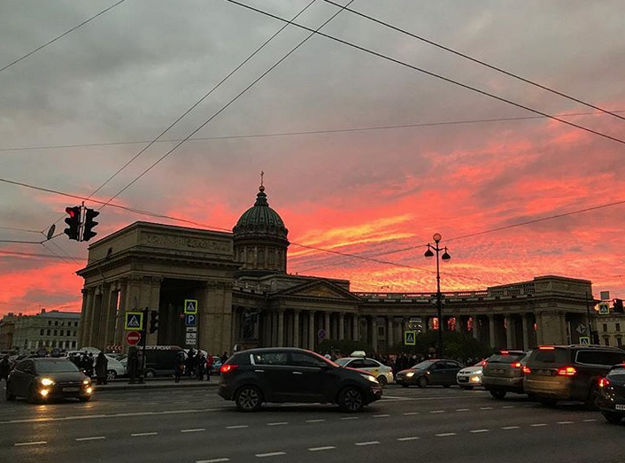Опять кроваво-красное небо: петербуржцы "поймали" красивый закат. Фото скриншот www.instagram.com/kesova_evgeniia/