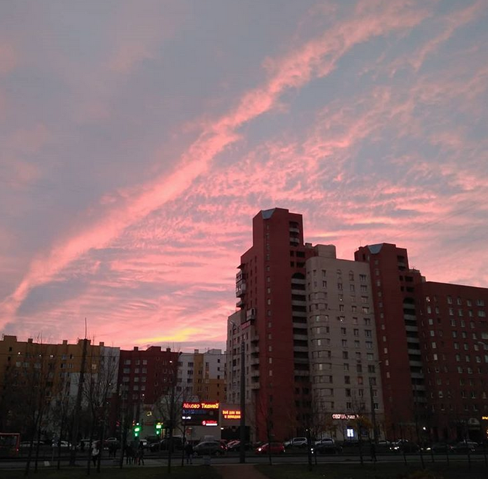 Опять кроваво-красное небо: петербуржцы "поймали" красивый закат. Фото скриншот www.instagram.com/denis_denisov_1982/