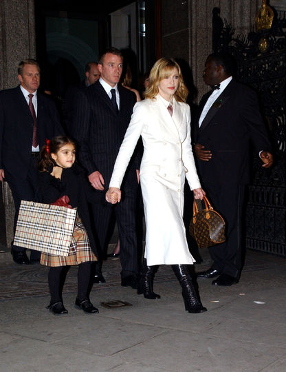 Мадонна с Гаем Ричи и дочкой Лурдес. Фото Getty