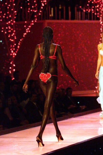  Victorias Secret  -  2001 .  Getty