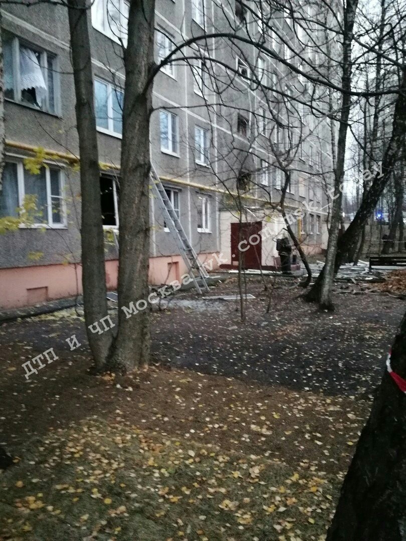На юго-западе Москвы загорелся жилой дом: Есть пострадавшие. Фото ДТП и ЧП | Москва и МО Онлайн | МСК, vk.com