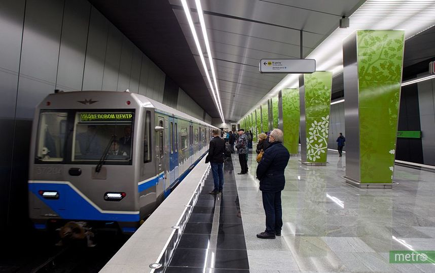 Бензопила и обои: Что ещё пассажиры московского метро забывали в октябре. Фото Василий Кузьмичёнок