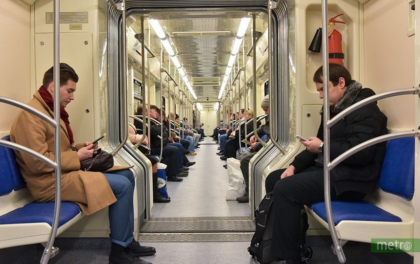 Бензопила и обои: Что ещё пассажиры московского метро забывали в октябре. Фото Василий Кузьмичёнок