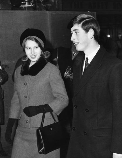 Принц Чарльз и сестра принцесса Анна в 1965 году. Фото Getty