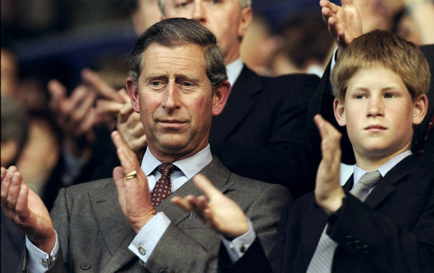 Принц Чарльз с сыном принцем Гарри, 1998 год. Фото Getty