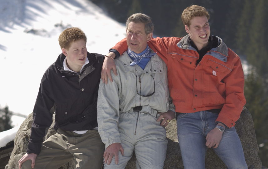 Принц Чарльз с сыновьями Уильямом и Гарри в 2002 году. Фото Getty