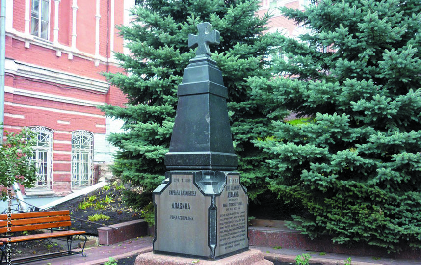 Над могилой Петра Алабина установлен памятный крест. Фото Егор Важнов, "Metro"