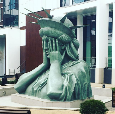 Статуя свободы в москве на нижней красносельской