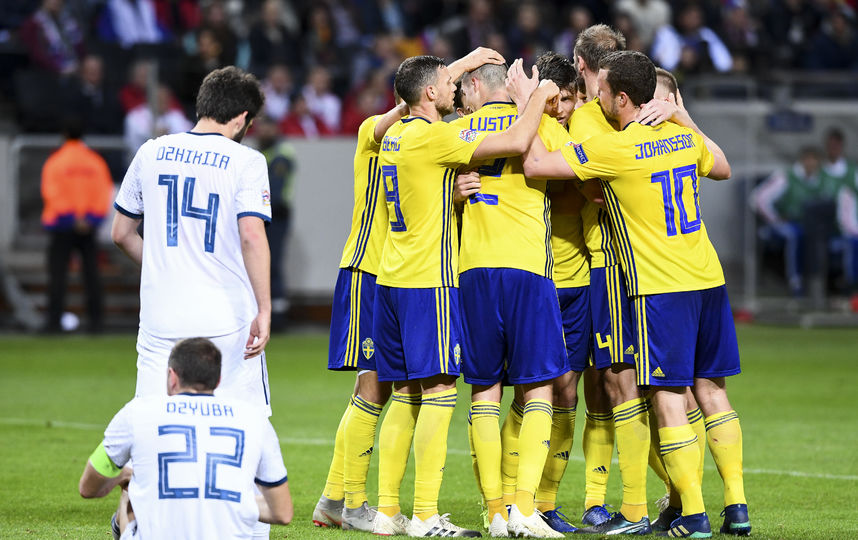 Во вторник сборная России уступила шведам со счетом 0:2. Фото AFP