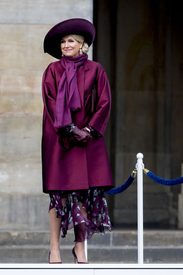 Королева Нидерландов улыбнулась, увидев ушанку на голове гостя из жаркого Сингапура. Фото Getty