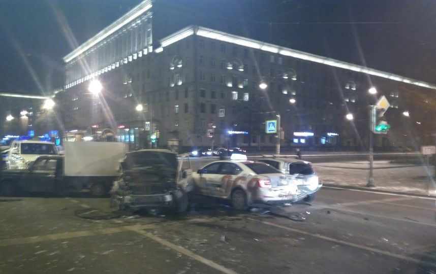 Фото с места массовой аварии на Московском проспекте. Фото vk.com