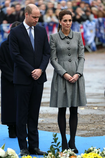 Герцог и герцогиня Кембриджские побывали на месте крушения вертолёта. Фото Getty