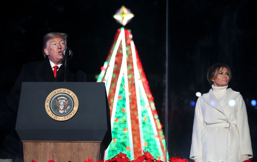 Дональд и Мелания Трамп зажгли огни на главной рождественской ели США. Фото Getty