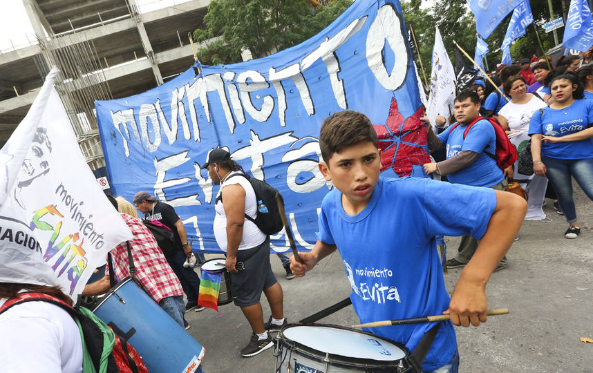 Активисты протестуют перед началом G20 в Аргентине. Фото Getty