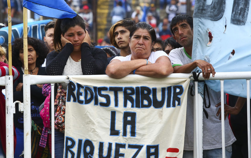 Активисты протестуют перед началом G20 в Аргентине. Фото Getty