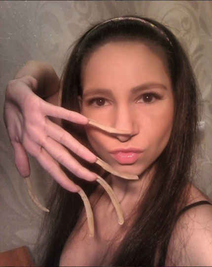 Елена и её ногти. Фото Скриншот Instagram/elena___beauty