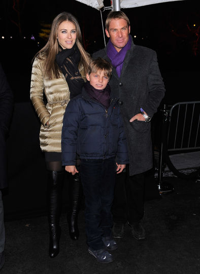Элизабет Хёрли с сыном Дэмианом в 2012 году. Фото Getty