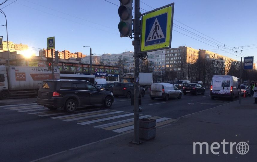 12-летний мальчик получил тяжелые травмы на переходе на Софийской в Петербурге