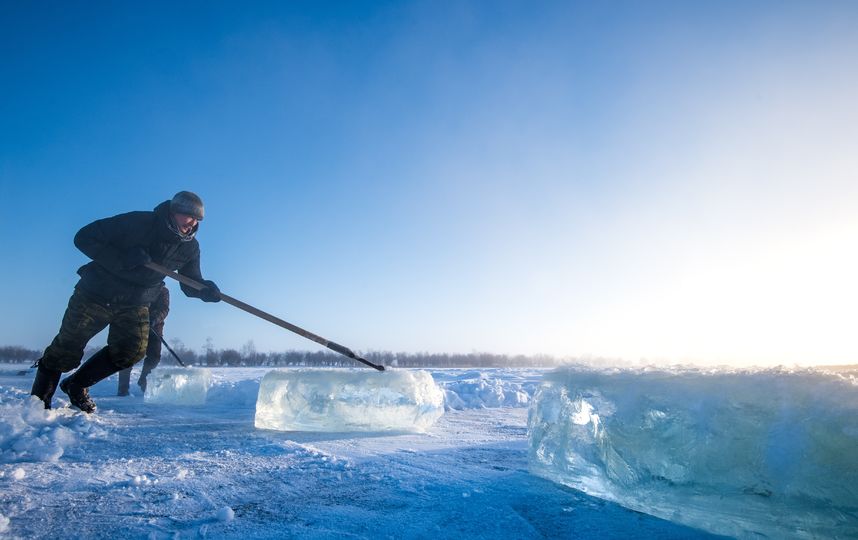 Зимняя рыбалка в селе Ой. Фото AFP
