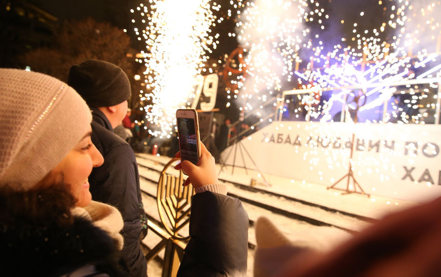 В Москве зажгли первую ханукальную свечу. Фото Василий Кузьмичёнок