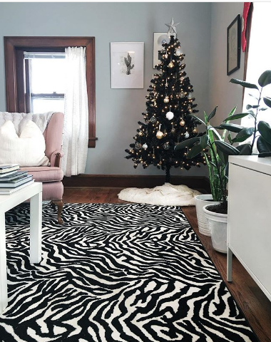 Чёрная ёлка. Фото instagram.com/ttwags88 Чёрная ёлка. Фото instagram.com/ttwags88