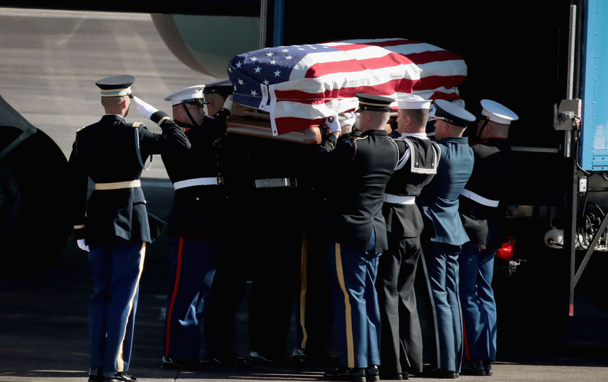 Гроб с телом президента доставили в Вашингтон из Хьюстона. Фото Getty