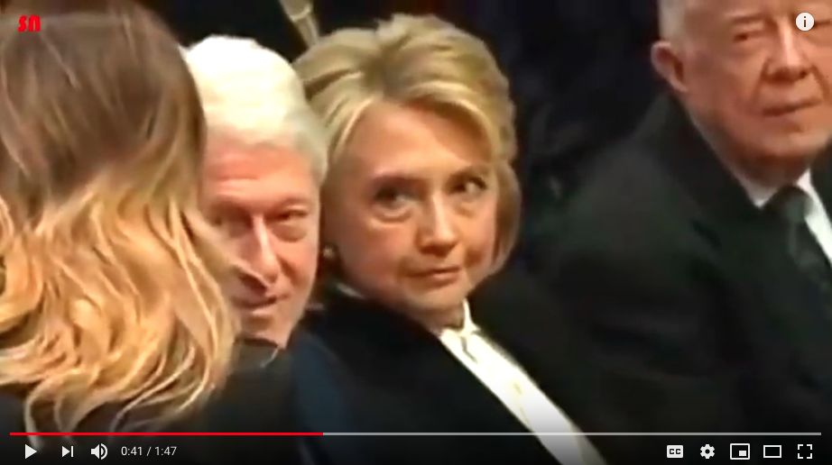 Взгляд Хиллари был тяжелым и недобрым. Фото Скриншот Youtube