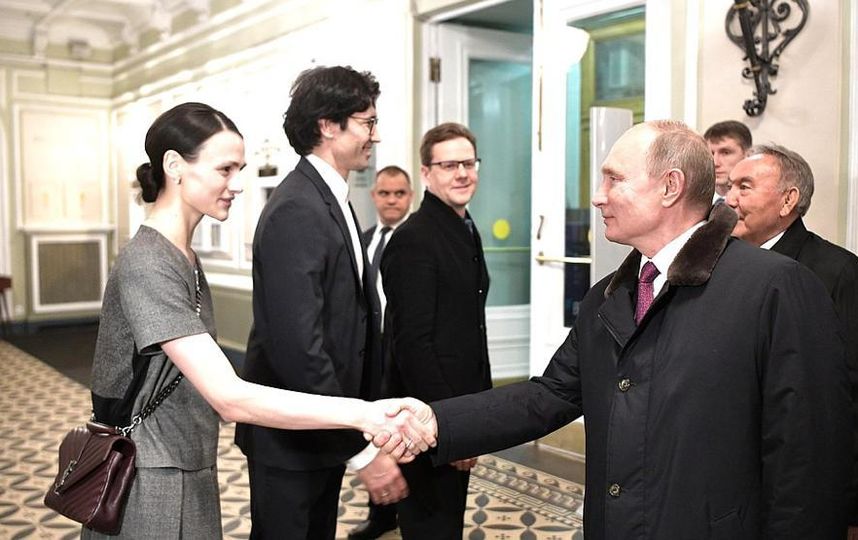 После спектакля Владимир Путин и участники саммита встретились с труппой Мариинского театра. Фото kremlin.ru