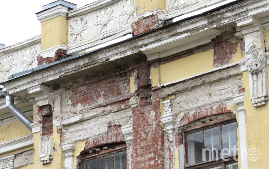 В Петербурге рушится фасад здания Военной академии связи