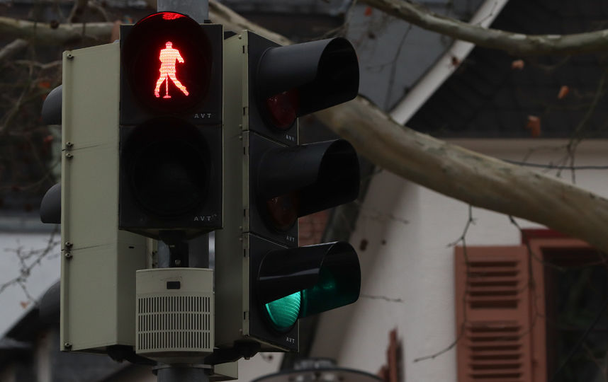 Всего в городе установили три таких светофора. Фото AFP