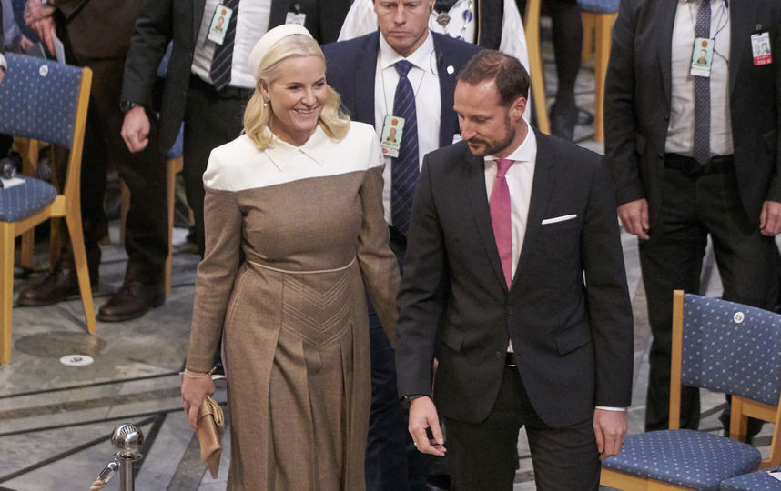 Nobel Peace Prize Award Ceremony 2018. Наследный принц Норвегии с женой. Фото Getty