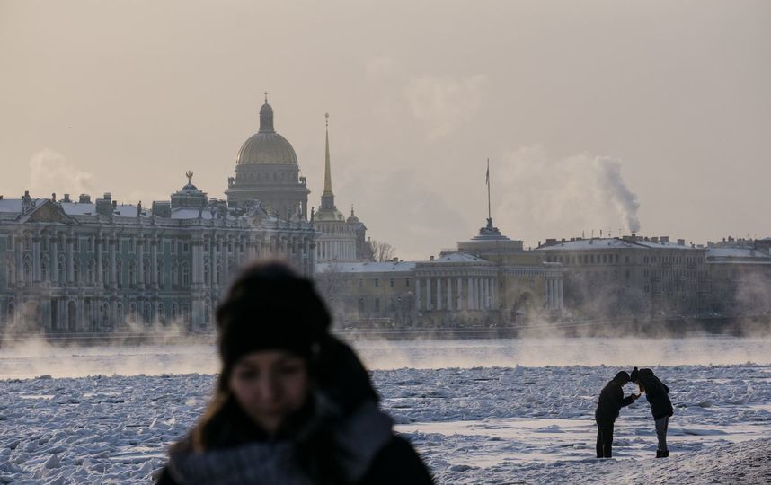 ЗакС Петербурга одобрил увеличение штрафов за выход на лёд. Фото Getty