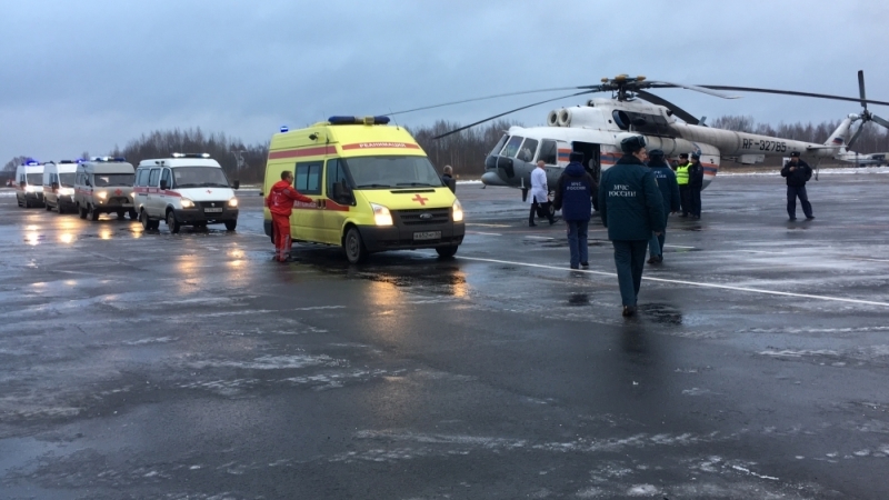 Пострадавших в ДТП вертолетом доставили в Петербург. Фото МЧС Псковской области