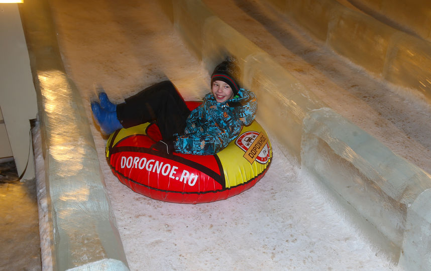 Горка на Манежке будет работать до 13 января. Фото Василий Кузьмичёнок Горка на Манежке будет работать до 13 января. Фото Василий Кузьмичёнок
