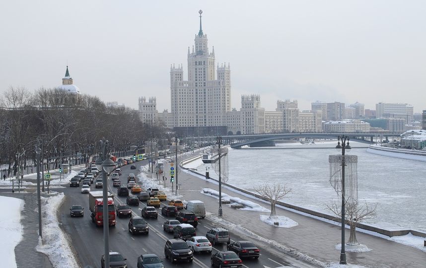 Из-за предновогоднего ажиотажа число машин на дорогах Москвы уже выросло на 5%. Фото pixabay
